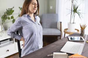 Regel Nummer 1 gegen Rückenschmerzen: Vermeide das Hohlkreuz
